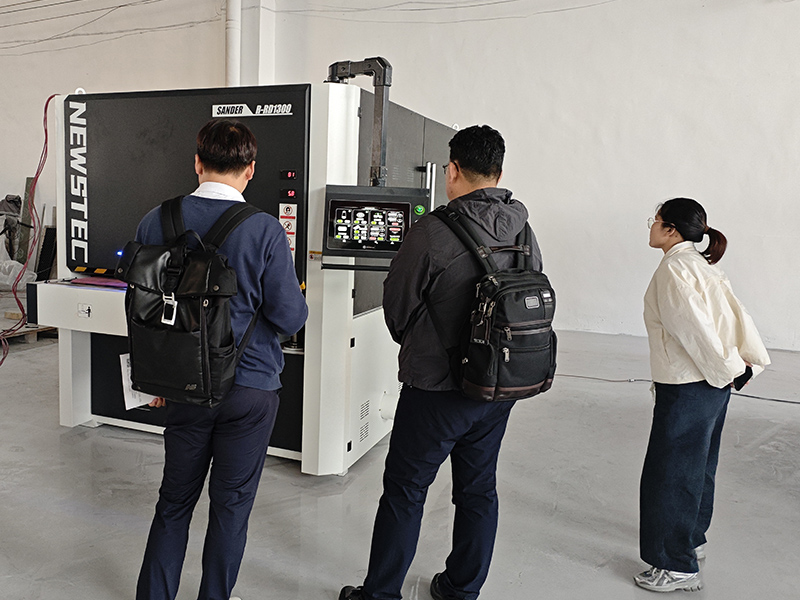 Korean customers came to the factory to inspect the machines